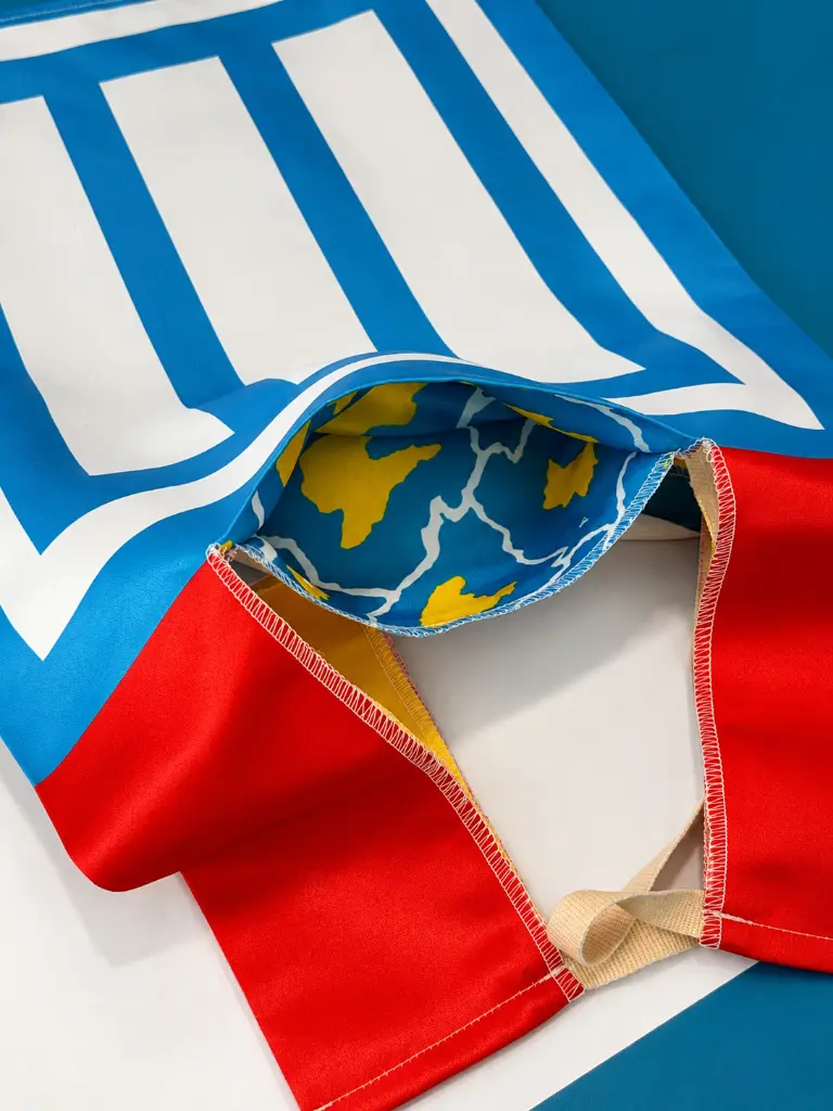 tote bag blue detail 2.webp